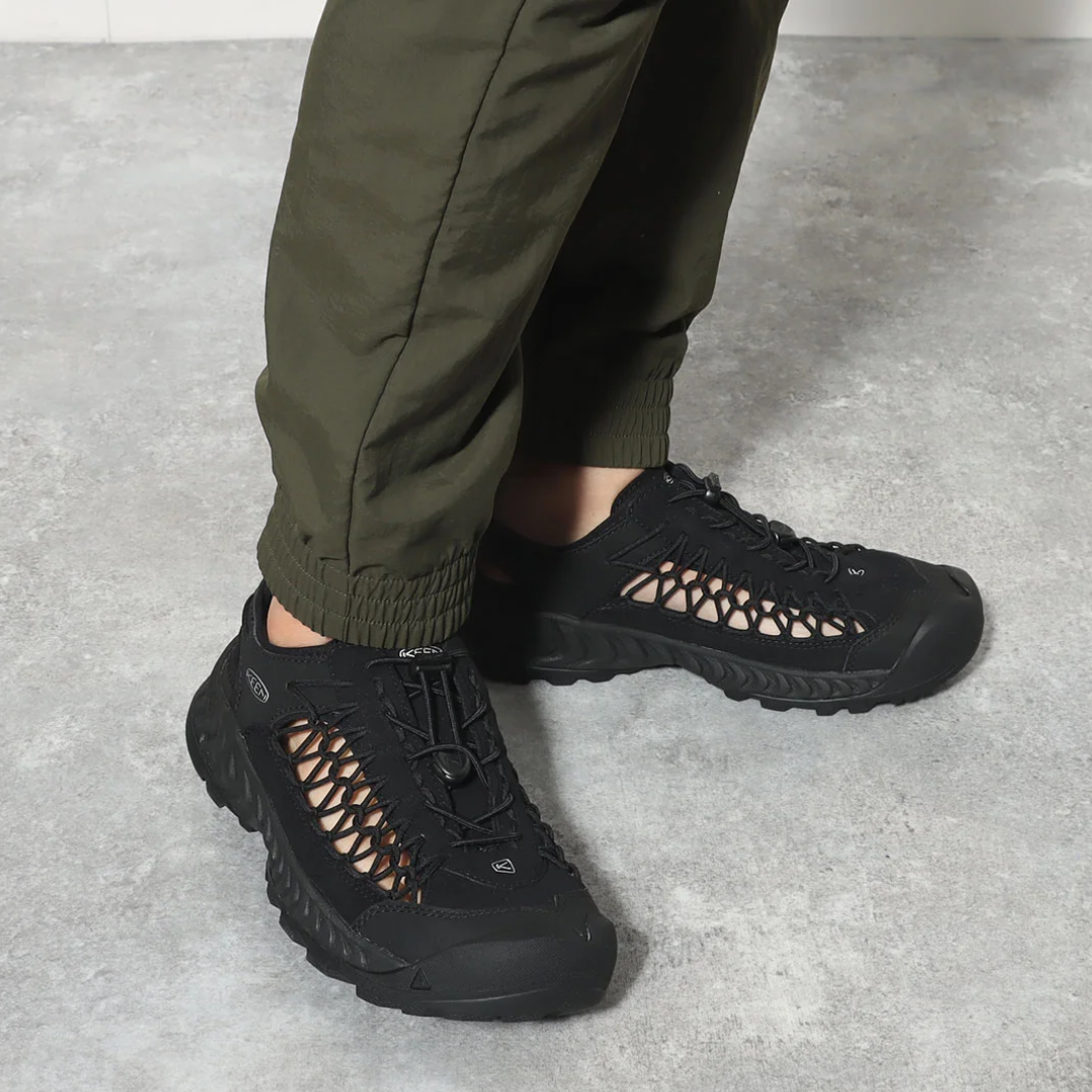 KEEN Men's UNEEK Nxis - Triple Black/Black