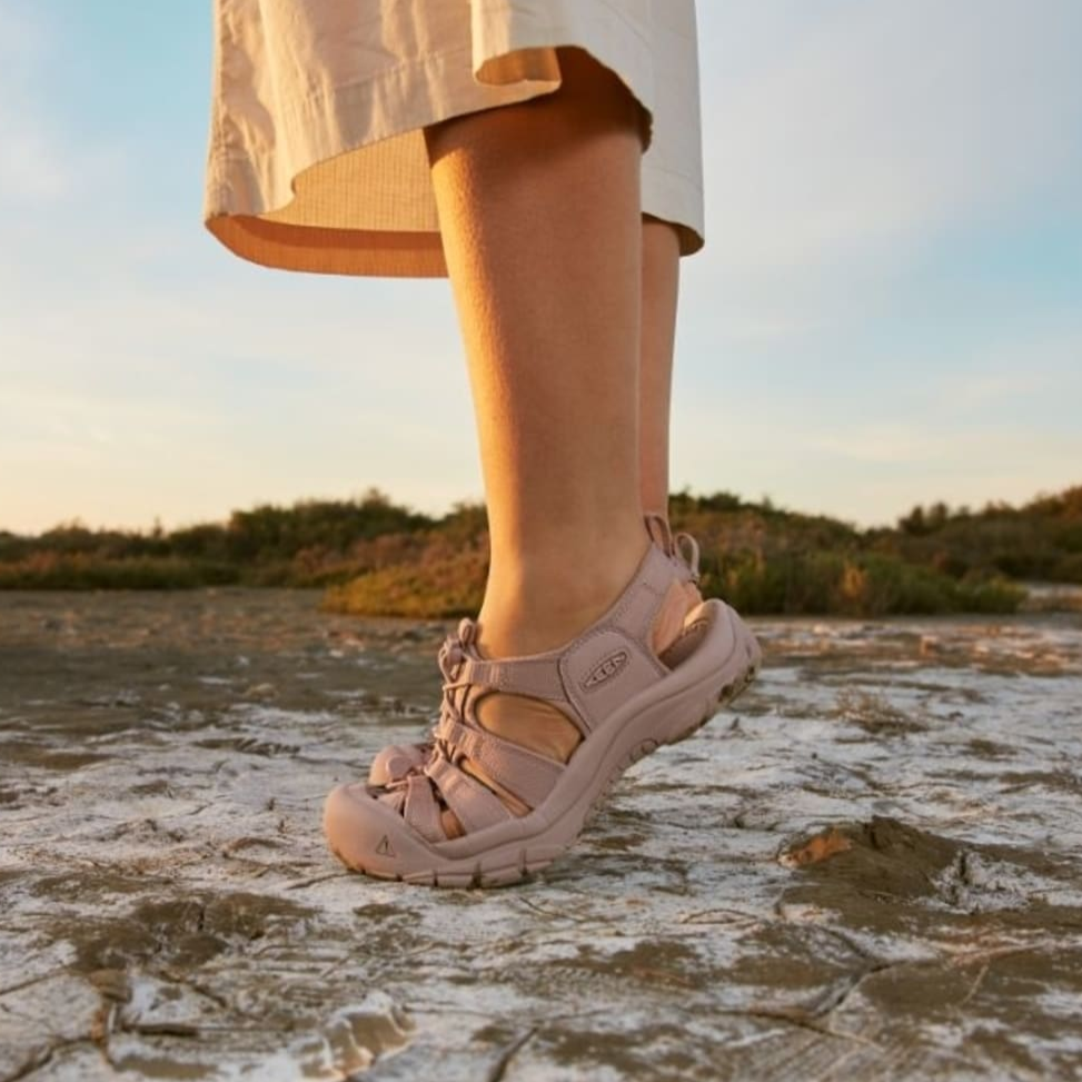 KEEN Women's Newport H2 Sandal - Monochrome/Fawn