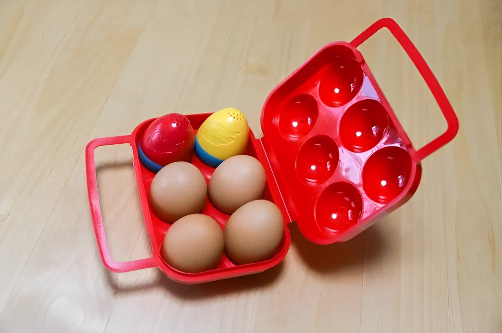 CHUMS Booby Egg Salt & Pepper Storage Container