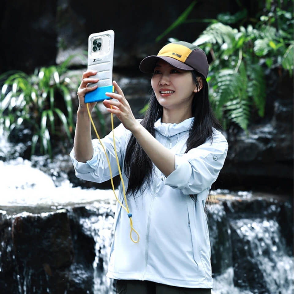 MOBI GARDEN Floating Waterproof Phone Case Cover