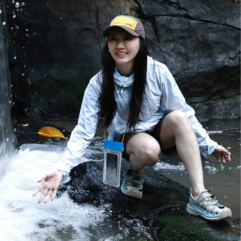 MOBI GARDEN Floating Waterproof Phone Case Cover