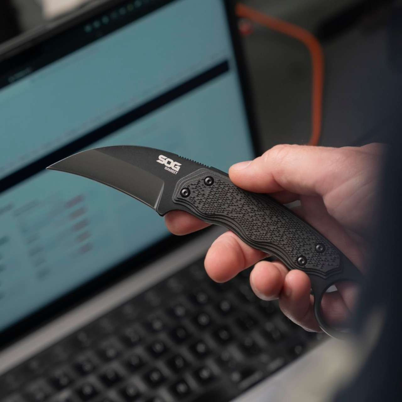 SOG Gambit Blackout Survival Curved Knife