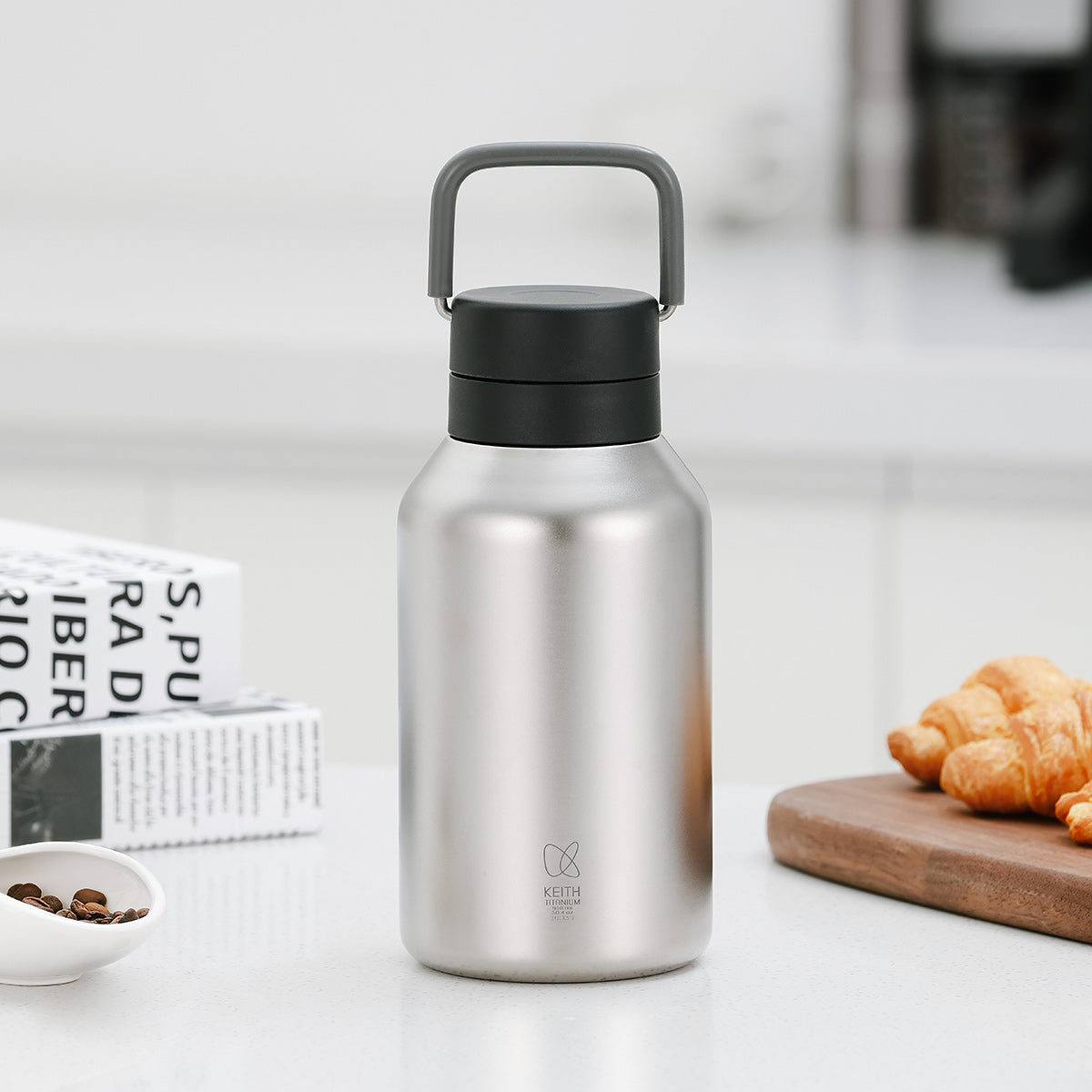 KEITH TITANIUM Vacuum Bottle with Carry Handle 900ml Ti3105